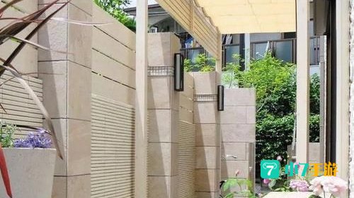 调查走廊深处的庭院